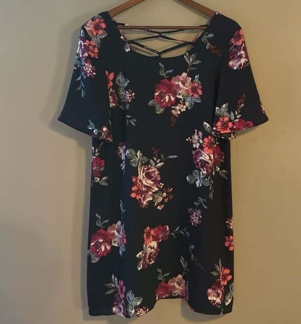 rue21 Floral Lattice Neck Short Sleeve Dress Size Large
